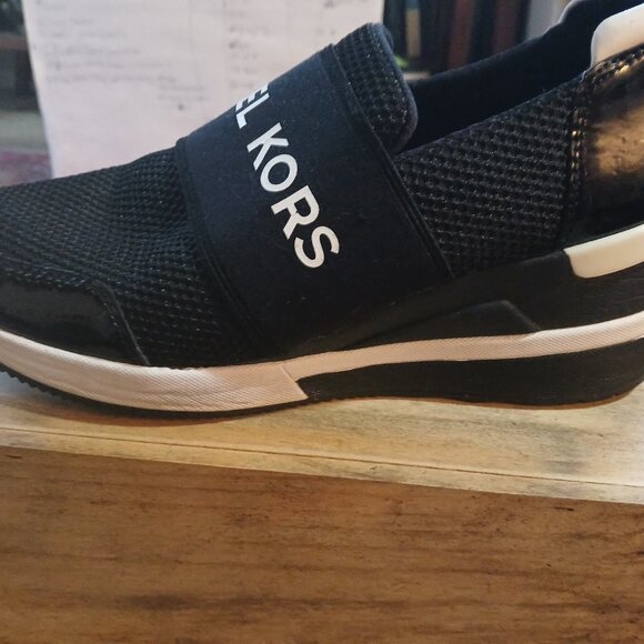 Michael Kors Felix Scuba and Mesh Sneaker Size 8 - Picture 5 of 9